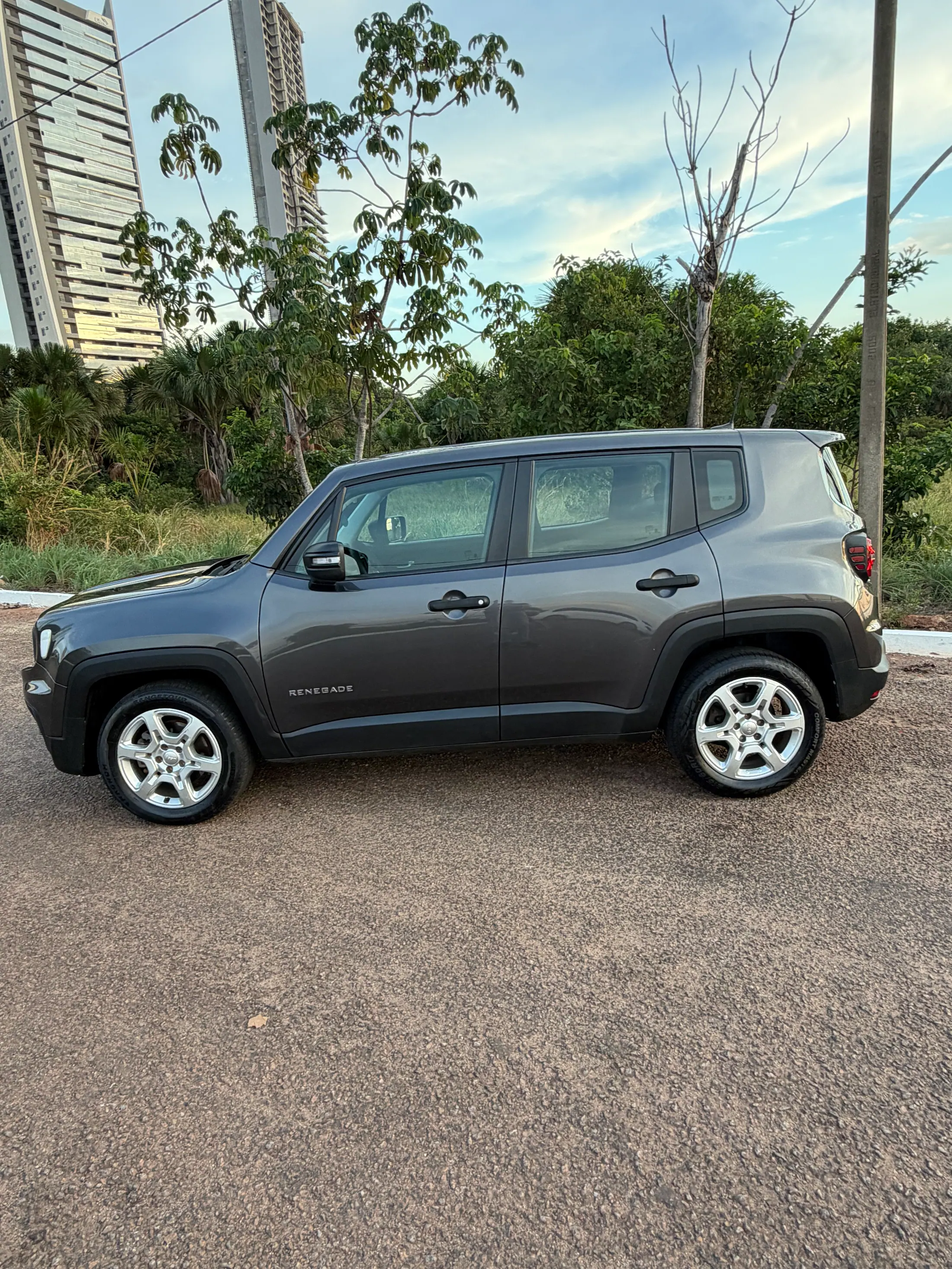 Jeep Renegade Sport T270, foto 2 de 5
